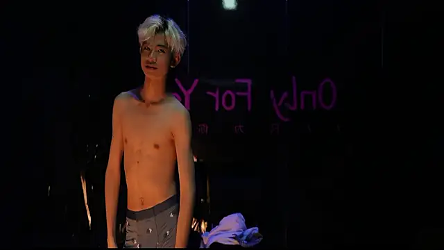 sweetboys666 élő XXX-chatje