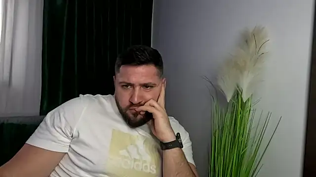 Gold_Alpha_Boy 即時 XXX 聊天