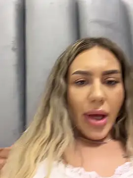 Chat +18 de BarbieDoll13 ao vivo