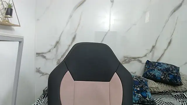 Lindsey8: онлайн-секс-чат