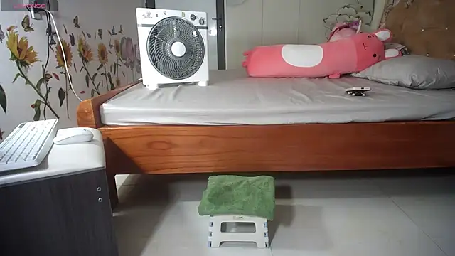 lyly_asian 网络视讯表演