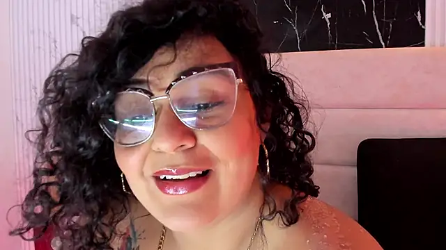 Chat +18 de Reginavegaa ao vivo