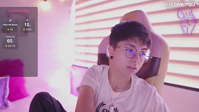 XXX chat uživo modela tommy_blue