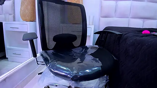 XXX chat uživo modela ScarletEvanss_