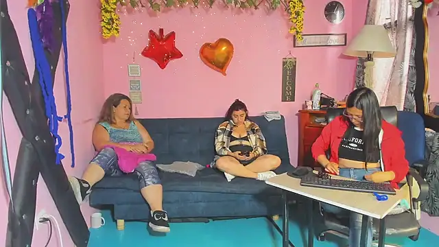 lesbiancuple 现场XXX聊天