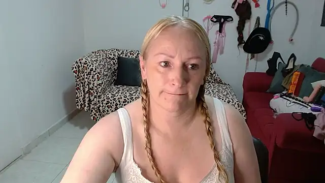 emperabigbootybigass: онлайн-секс-чат