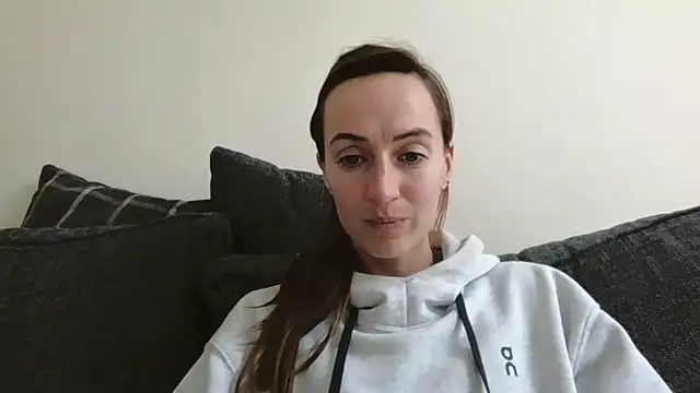 SportyBella_91: онлайн-секс-чат