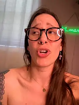 lil_martian Show in webcam