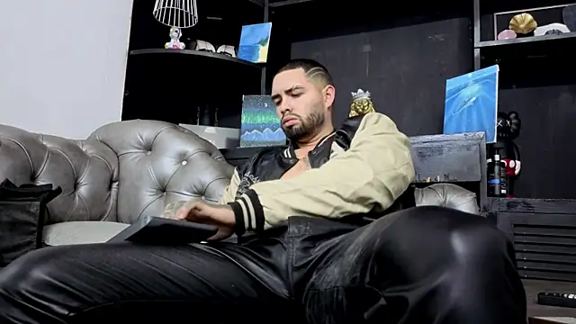 matteosantos: онлайн-секс-чат