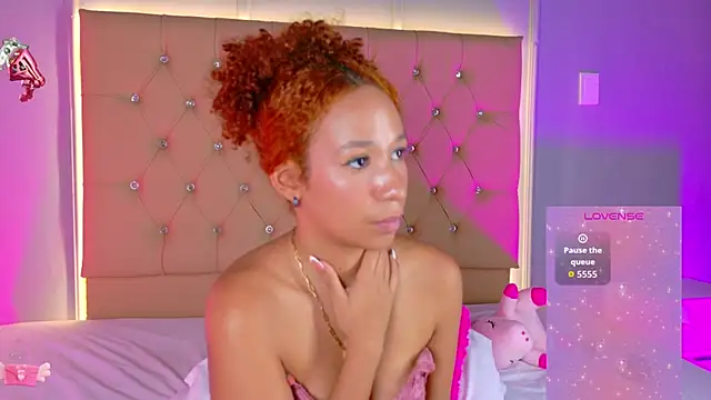 EmmaLawrence_ Live XXX-chat