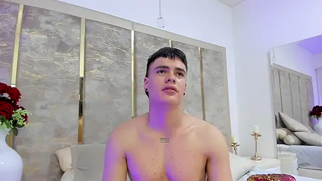 BenitoSaenz Show in webcam