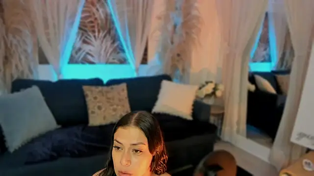 Nicolle_W Chat XXX in diretta