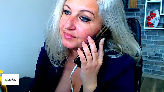 Chatroom XXX en direct de angel_devil_milf