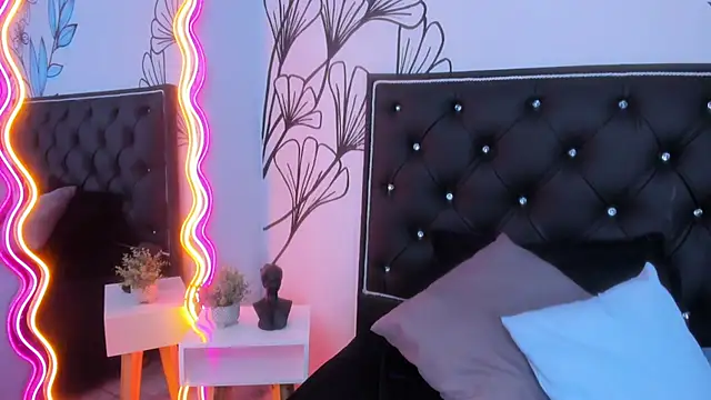 Sweet_Ariadna_'s Live XXX Chat