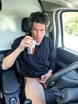 Show modela twitshe na web-kameri