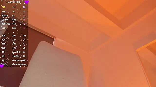 laura-hills18's Live XXX Chat