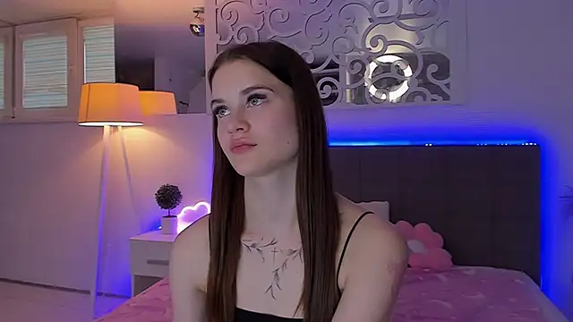 LuisaClover Chat XXX in diretta