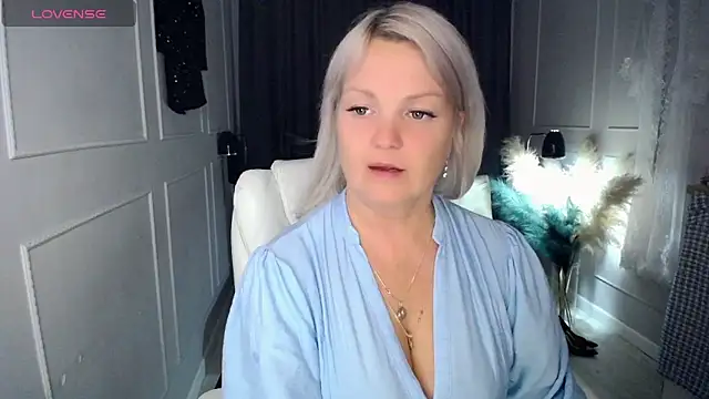 XXX chat uživo modela Juarnea