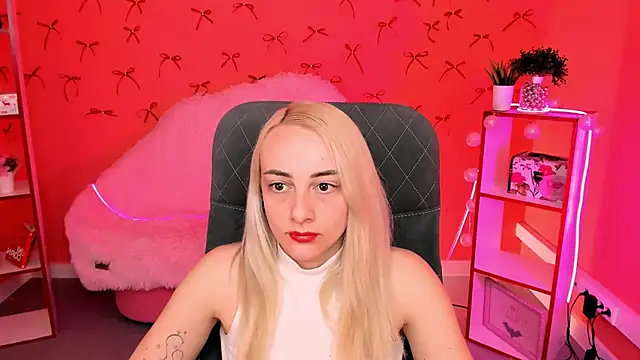 CarolMoor Adlı Modelin Canlı XXX Sohbeti