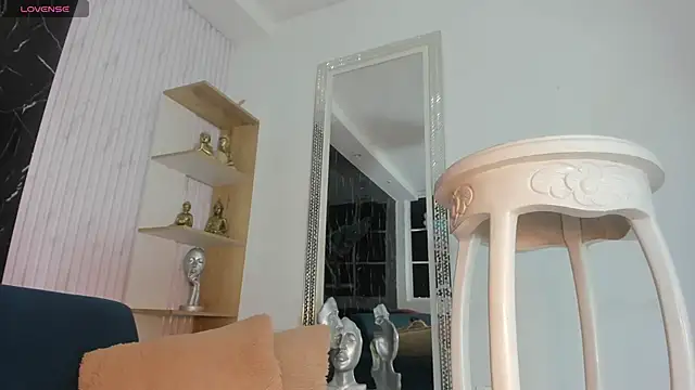 Nini_Beyker's Live XXX Chat