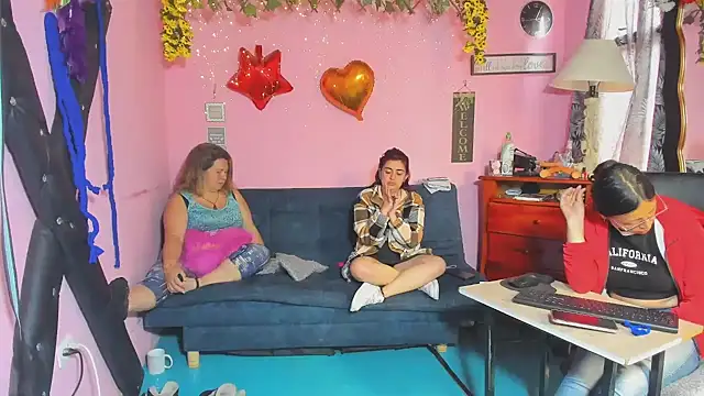 lesbiancuple's Webcam Show