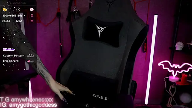 Pokazy przed kamerką – amywhitenessxx