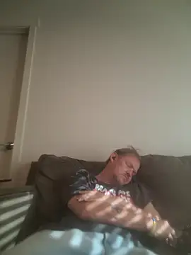 yourMasterisBored webcam show