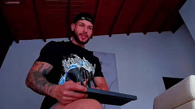 Santos_ramirez1: διαδικτυακό σόου στην κάμερα