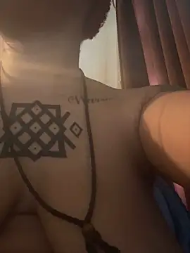 nickytheehawtie Adlı Modelin Canlı XXX Sohbeti