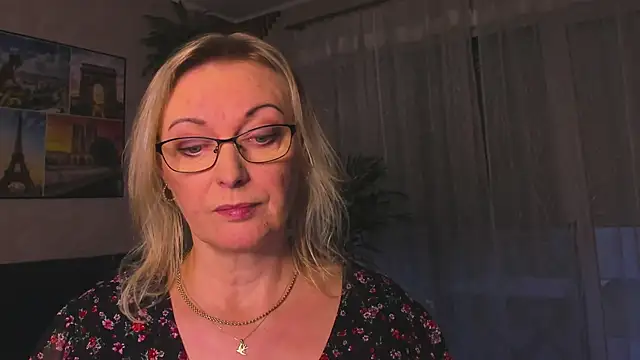 vanessa_chat Show in webcam