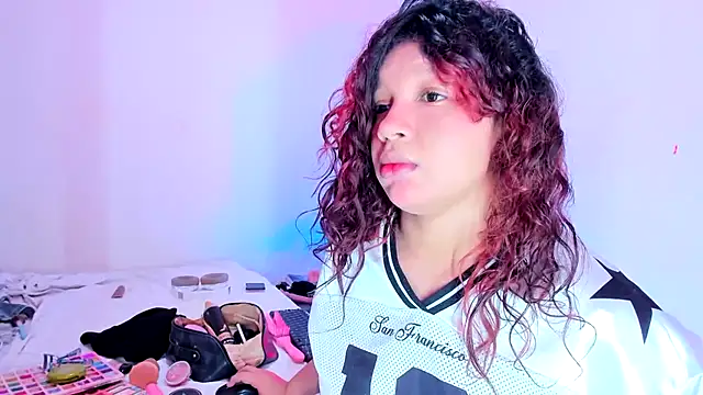 Emily_Coper18's Live XXX Chat