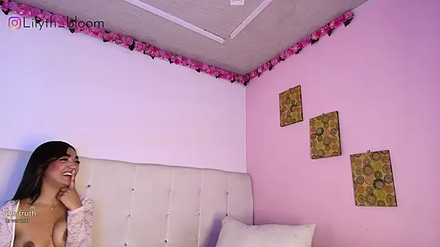 Онлайн чат XXX lilyth_bloom