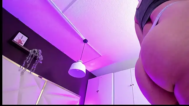 April_bowie's Live XXX Chat