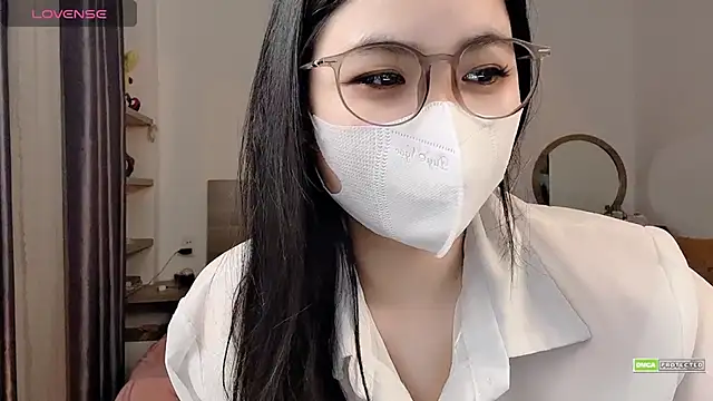 _Lynh_ Adlı Modelin Canlı XXX Sohbeti