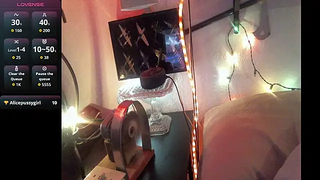 XXX chat uživo modela Pussyeat2please