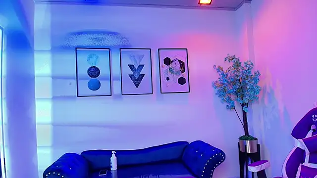 Онлайн чат XXX Maddie_T18