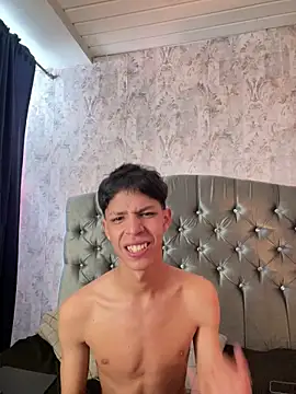 Онлайн чат XXX Ethan_qop