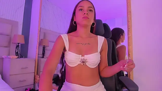 CarolineFyre Chat XXX in diretta