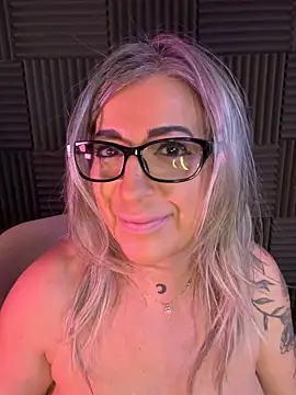 Show modela SexyVic_69 na web-kameri