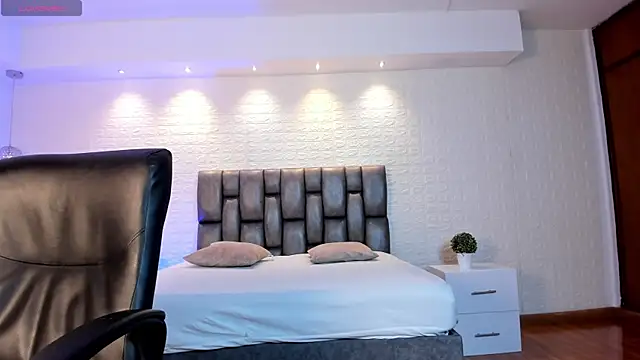 AidaJones Adlı Modelin Canlı XXX Sohbeti