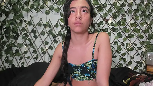 LittlePeach_ লাইভ XXX চ্যাট