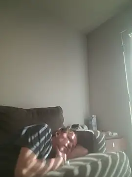 yourMasterisBored's Webcam Show