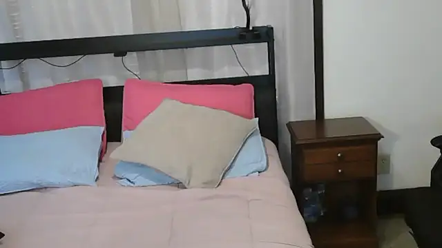 HollieBim – Naživo XXX chat