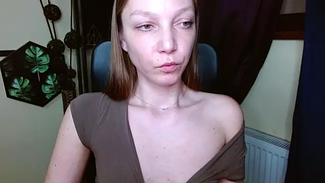 EmillyPlay – Naživo XXX chat