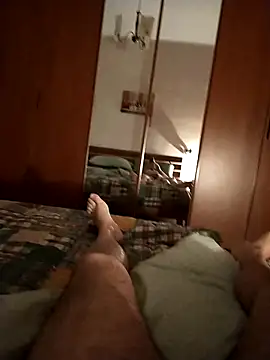 user_662: διαδικτυακό σόου στην κάμερα