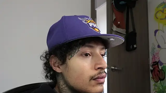 trieoneのライブXXXチャット