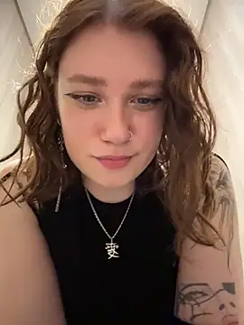 lucy-joyのライブXXXチャット