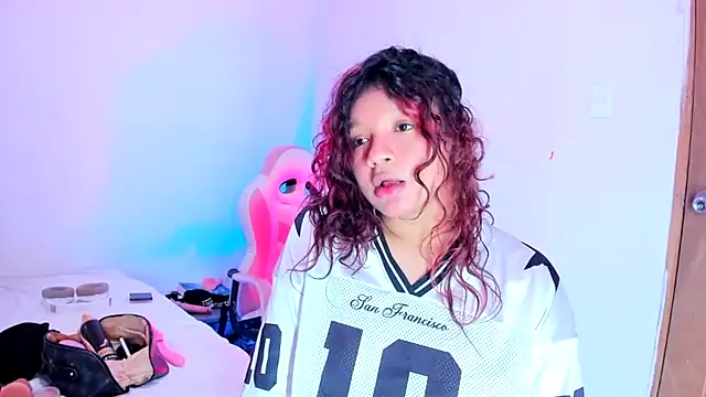 Chat +18 de Emily_Coper18 ao vivo