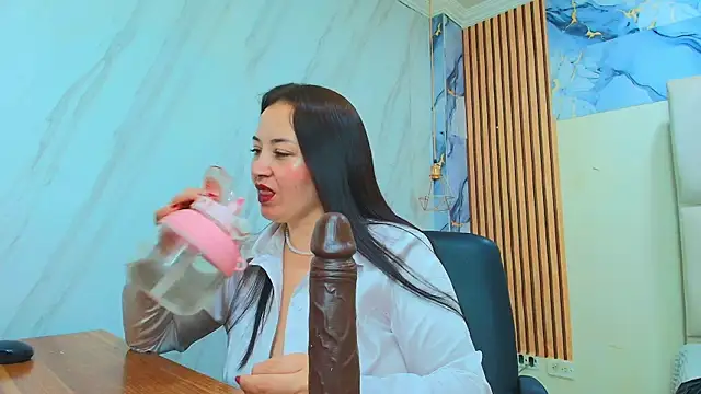 CharlotteSchmidtt Adlı Modelin Canlı XXX Sohbeti