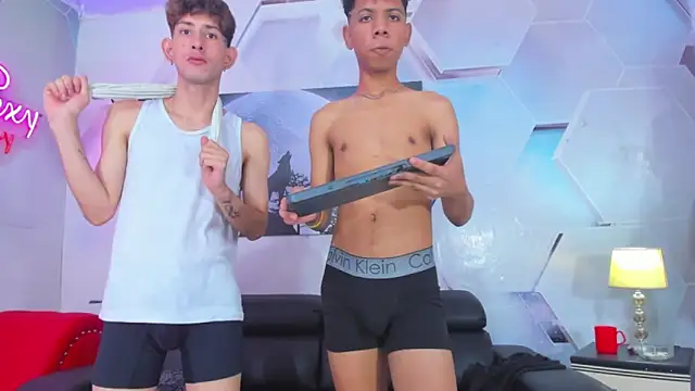 Spicy_guys Chat XXX in diretta